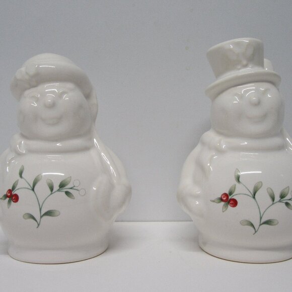 NEW! Pfaltzgraff Winterberry Figural Salt & Pepper Shakers - Mr & Mrs Snowman - Picture 2 of 15